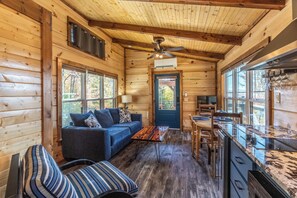 Smart TV - Covered Porch -  WIFI - Gas Grill (Topton)