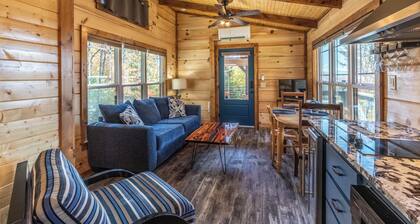 Little Piece of Heaven-Covered Porch - WIFI - Gas Grill