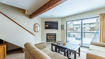 Condo, 4 Bedrooms | Living area | Smart TV
