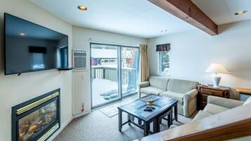 Condo, 4 Bedrooms | Living area | Smart TV