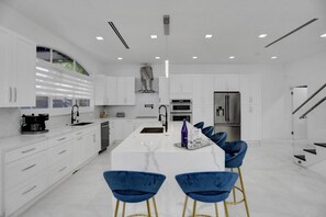 Villa, 4 Bedrooms | Private kitchen