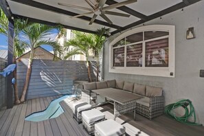 Villa, 4 Bedrooms | Outdoor dining