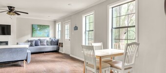 Serene Oasis In Daphne: Cozy Home With Giant Oaks 4 Bedroom Home
