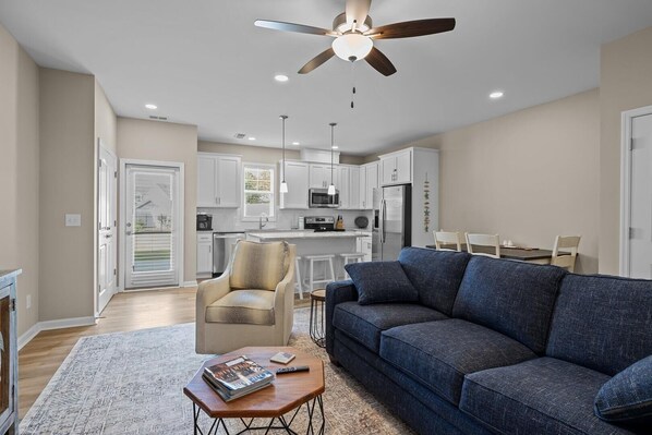 House, 3 Bedrooms | Living area | Smart TV