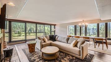 Condo, 4 Bedrooms | Living area | Smart TV