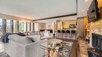 Condo, 4 Bedrooms | Living area | Smart TV