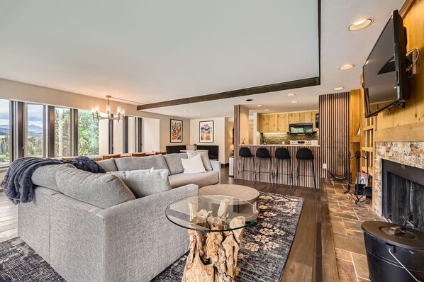 Living area - 1776 Decatur 4 Bedroom Condo (Keystone)