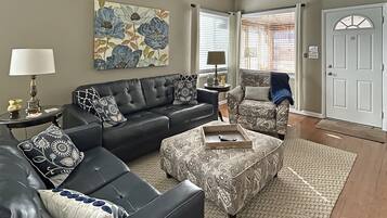 House, 2 Bedrooms | Living area | Smart TV