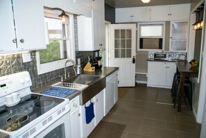 House, 2 Bedrooms | Private kitchen | Fridge, oven, coffee/tea maker, toaster - My Home Is Your Home 2 Bedroom Home (Grand Junction)