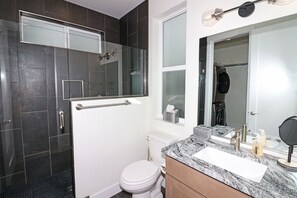 บ้านพัก, 2 ห้องนอน | ห้องน้ำ | ผ้าเช็ดตัว, ยาสระผม