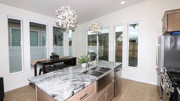 House, 2 Bedrooms | Private kitchen | Fridge, oven, coffee/tea maker, toaster