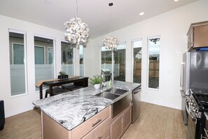 House, 2 Bedrooms | Private kitchen | Fridge, oven, coffee/tea maker, toaster - Tranquil Modern Haven 2 Bedroom Home (Grand Junction)