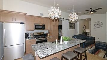 House, 2 Bedrooms | Private kitchen | Fridge, oven, coffee/tea maker, toaster