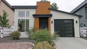 House, 2 Bedrooms | Exterior