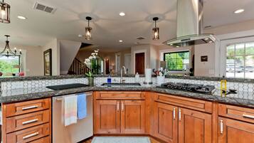 Villa, Multiple Bedrooms | Private kitchen | Fridge, oven, coffee/tea maker, toaster