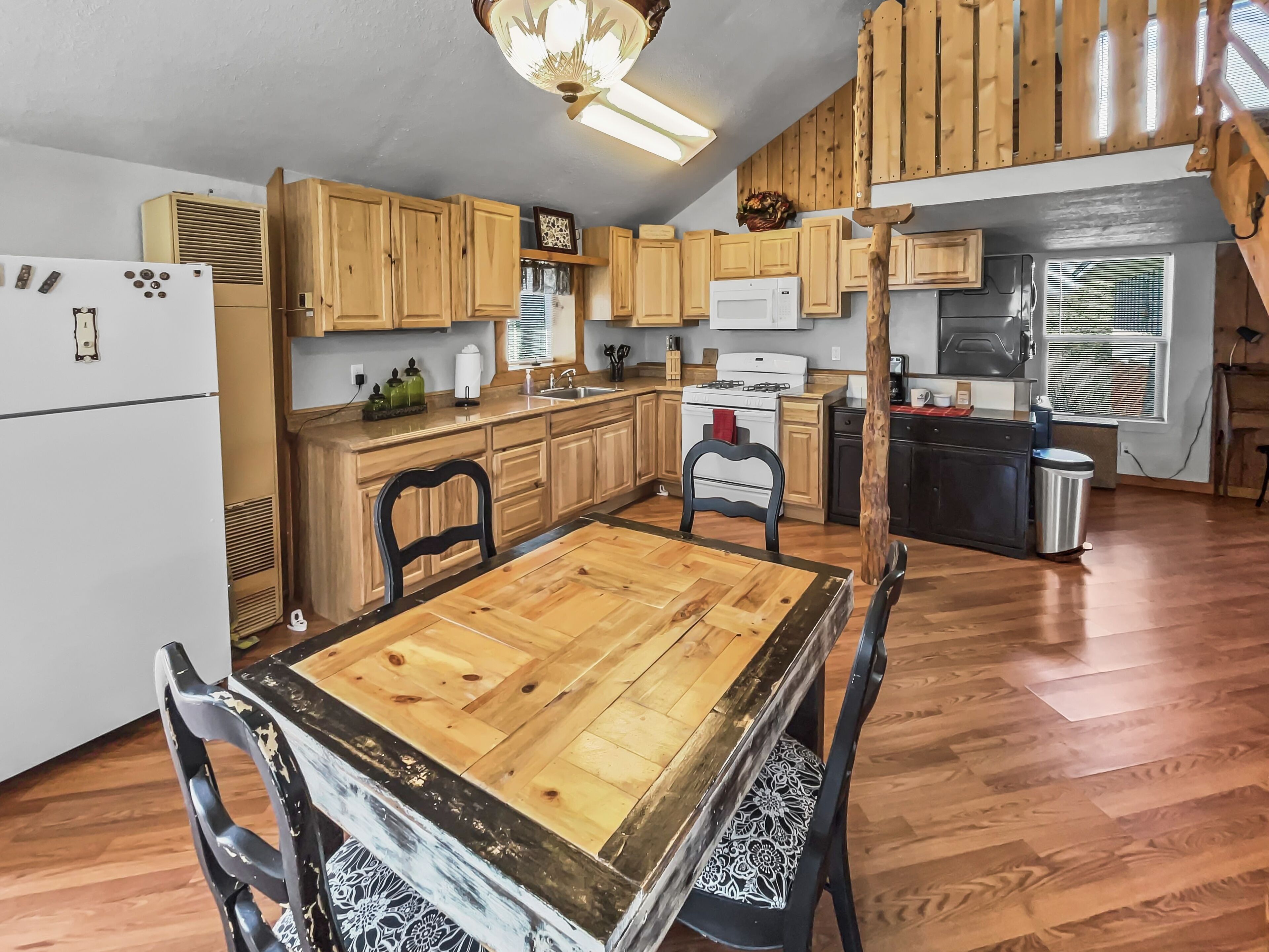 Cabin, 1 Bedroom | Dining