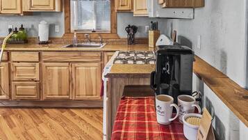 Cabin, 1 phòng ngủ | Bếp riêng | Tủ lạnh, lò nướng, dụng cụ pha cà phê/trà, lò nướng bánh mì