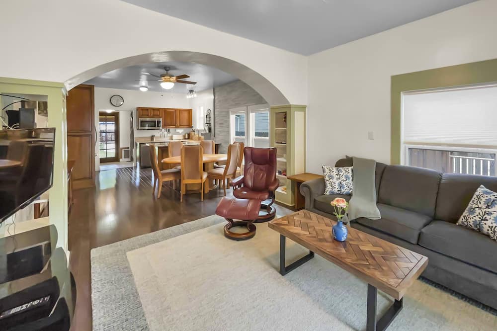 Reminiscent Downtown Cottage 2 Bedroom Cottage - Palisade, CO