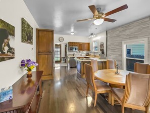 Dining - Reminiscent Downtown Cottage 2 Bedroom Cottage (Grand Junction)