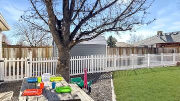 House, 3 Bedrooms | Outdoor dining