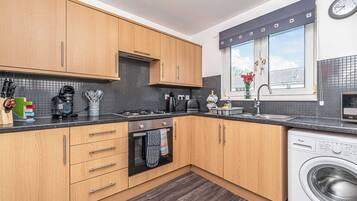 Coffee/tea maker, fridge, microwave, oven