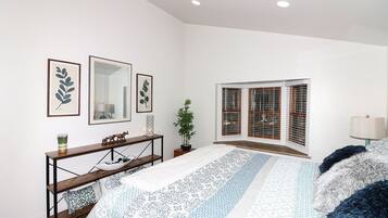 2 bedrooms, laptop workspace, iron/ironing board, free WiFi