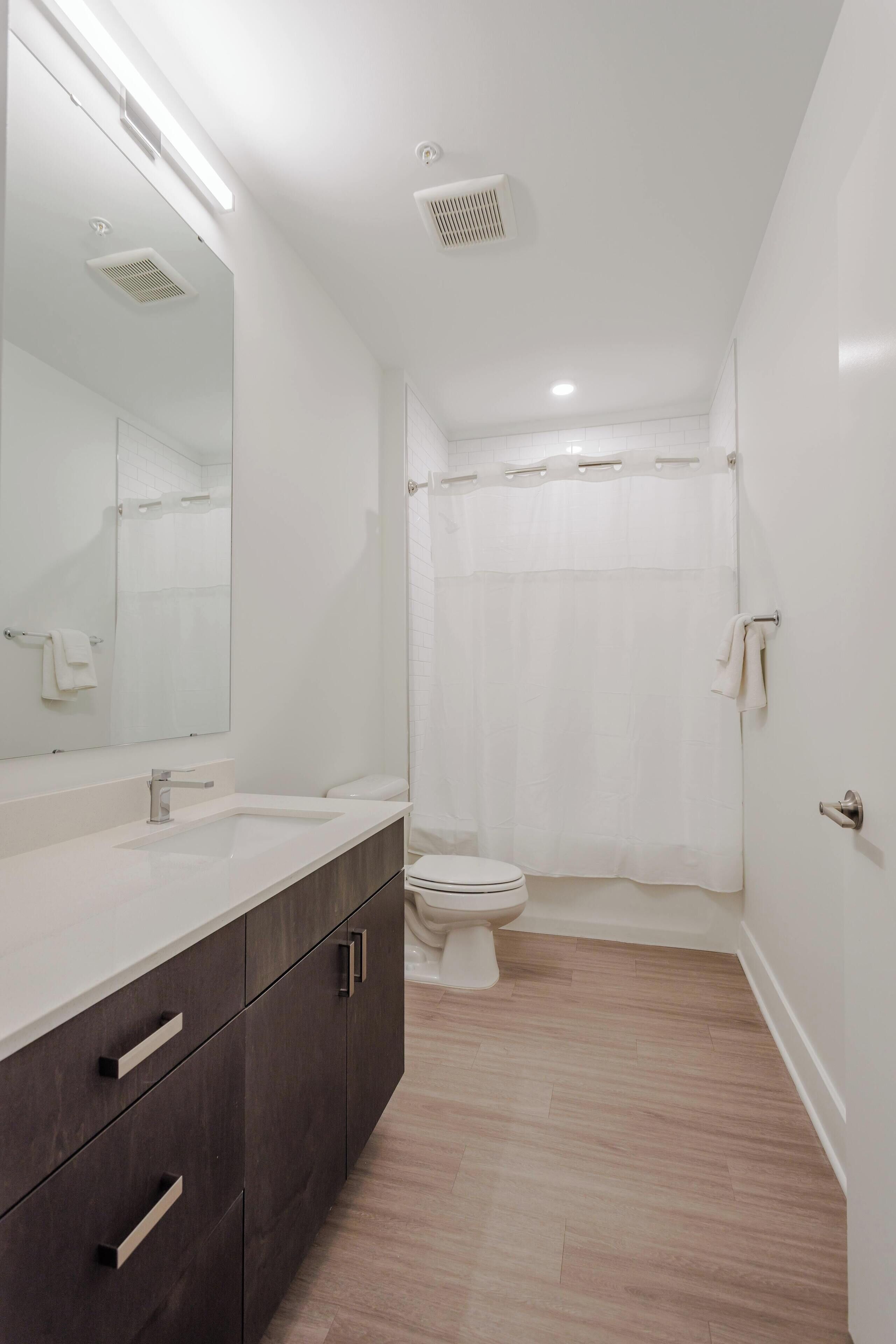 Apartment | Bathroom | Hair dryer, towels, soap, shampoo