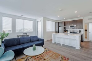 Living area - TWO Luxe CozySuites in Downtown Cincy (Cincinnati)