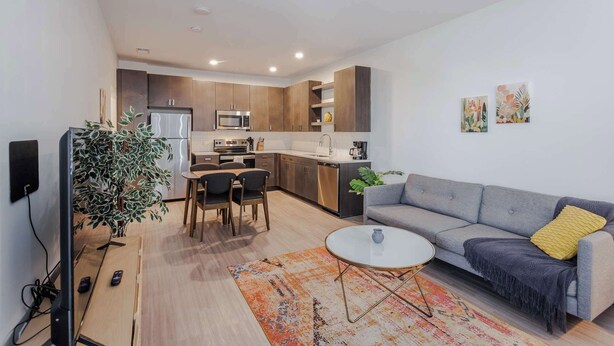 A modern apartment with a kitchen, dining area, and living room. - TWO Luxe CozySuites in Downtown Cincy (Cincinnati)