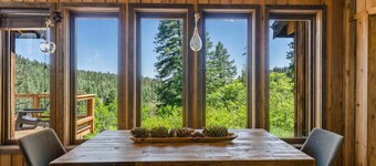 Hot Tub, Incredible Deck/Views, Firepit!