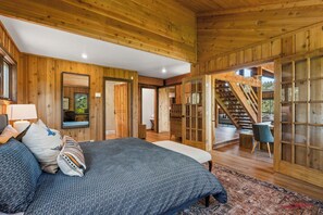 2 bedrooms, desk, free WiFi, bed sheets