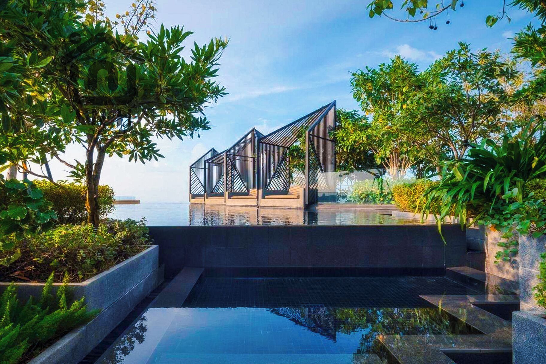 2 つの屋外プール