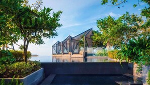 2 outdoor pools
