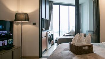 Executive Room, Sea View | In-room safe, soundproofing, iron/ironing board, free WiFi