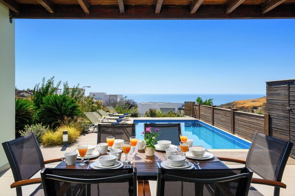 Outdoor dining - Gonos Villa A (3X25+9FV Kiotari, Greece)