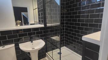 Family Apartment | Bathroom | Shower, hair dryer, towels, soap