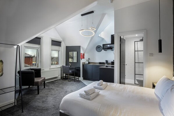 Studio – comfort, 1 queensize-seng, ikke-røyk | Blendingsgardiner, strykejern/-brett og wi-fi (inkludert)