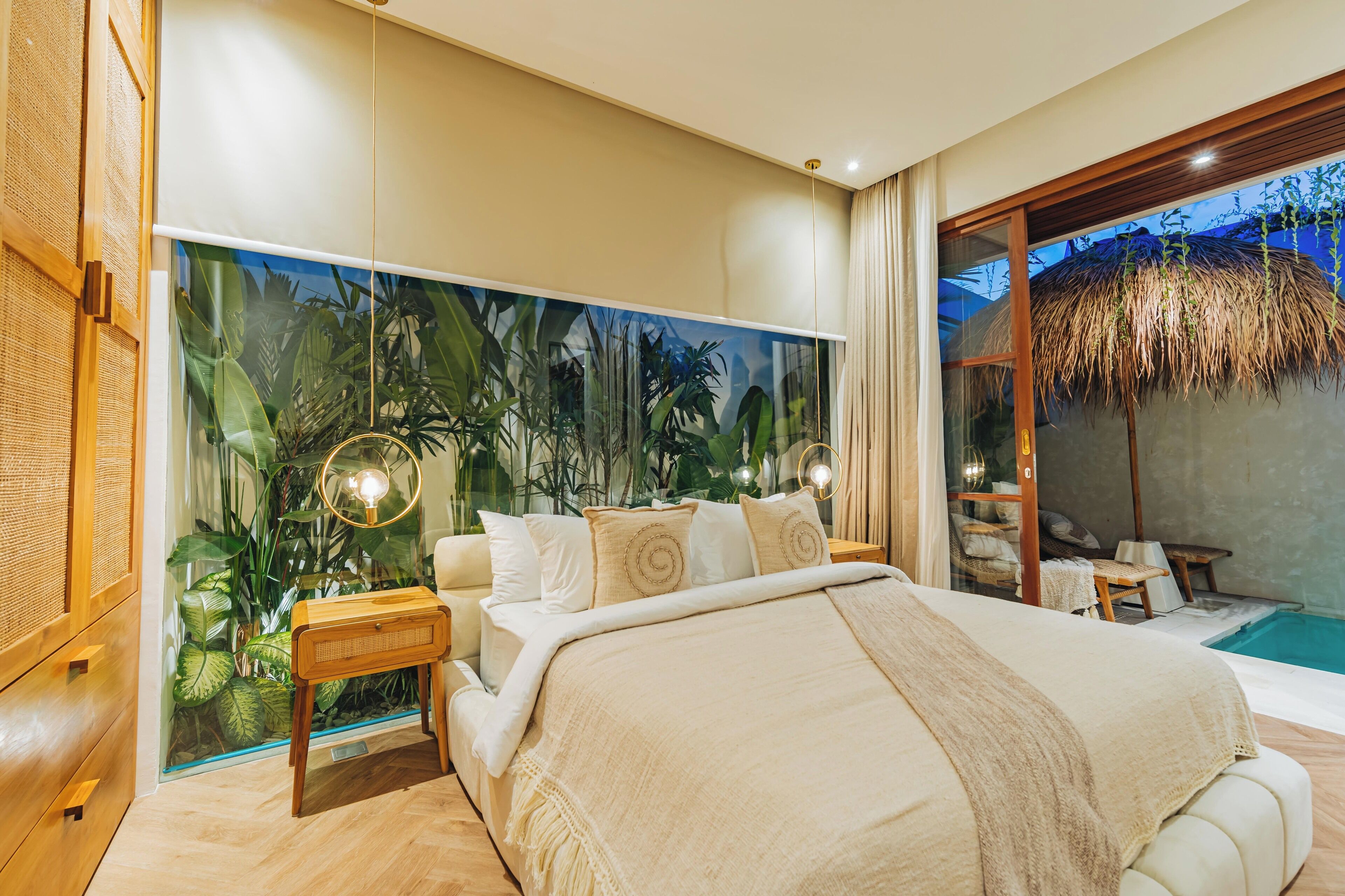 1 slaapkamer, een kluis op de kamer, een bureau