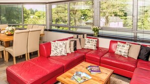 Unclassified image, 4 of 22, button - Large home. Close to Beach, all en-suite bedrooms. Peaceful Wooded valley views (St Agnes)