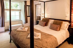 5 sovrum, skrivbord, strykjärn/strykbräda och resesäng