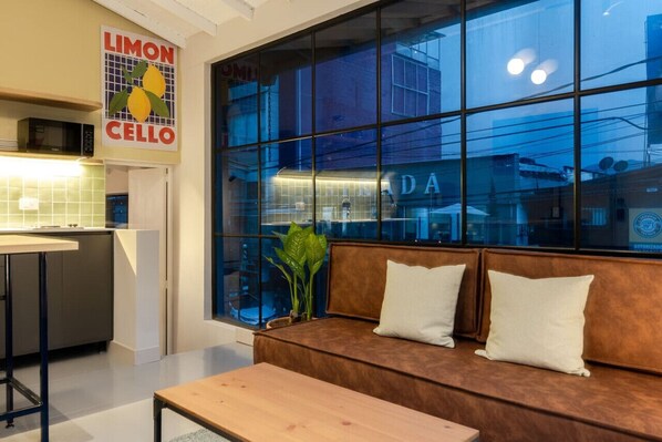 TV - 1 BD apartment near lleras with AC and fas WiFi (Medellín)