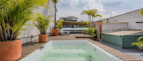 Bain à remous extérieur