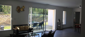 "Jolie Maison Confortable au Coeur d'un Environnement Calme et Boisé"