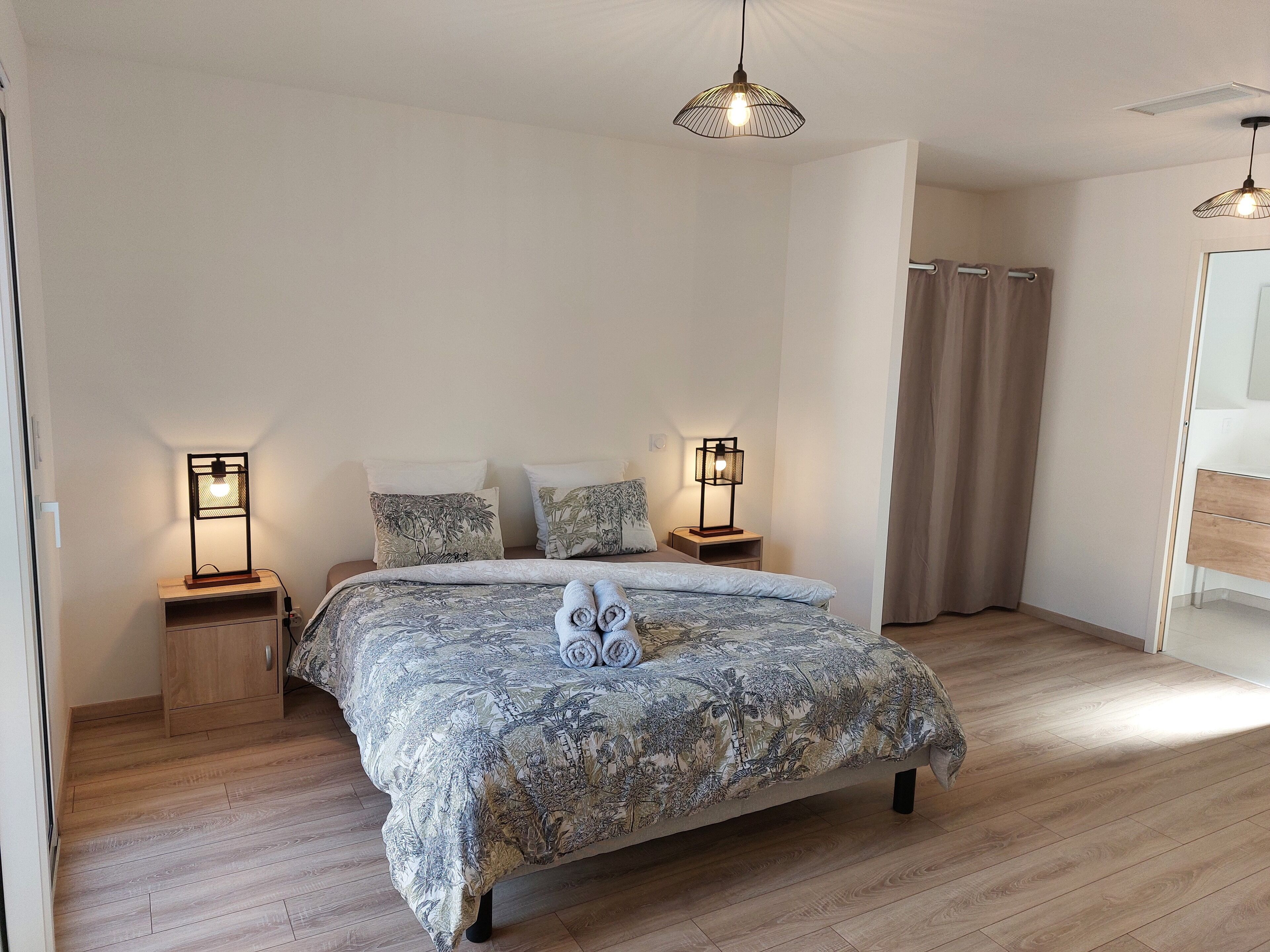 3 bedrooms, iron/ironing board, WiFi, bed sheets