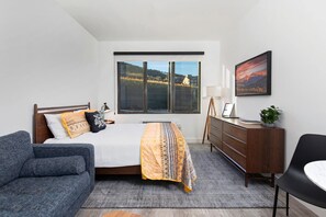 Bureau, fer et planche à repasser, Wi-Fi gratuit, draps fournis