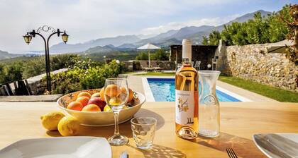 Villa Lefkomyrto est une villa confortable pour 3 personnes avec piscine privée