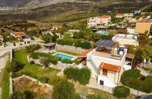 Exterior - Villa Lefkomyrto is a comfortable 3-person villa with private pool (Lefkogia)