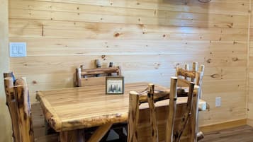 Suite | In-room dining