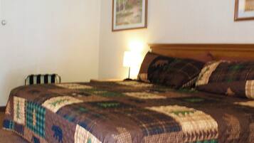 Chambre, non-fumeur | 1 chambre, fer et planche à repasser, accès au Wi-Fi (inclus)