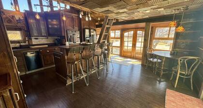 Rustic Soul Retreat I Private Hot Tub I Central Location